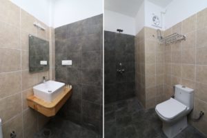 rooms with clean bathroom at Cottages@Village resort, Naukuchiatal