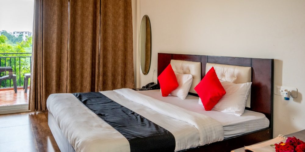 Cottages@Village Resort - Couples Retreat, romantic couple rooms in Naukuchiatal