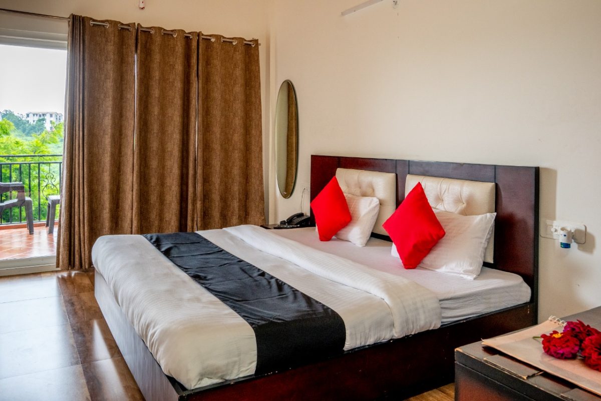 Cottages@Village Resort - Couples Retreat, romantic couple rooms in Naukuchiatal